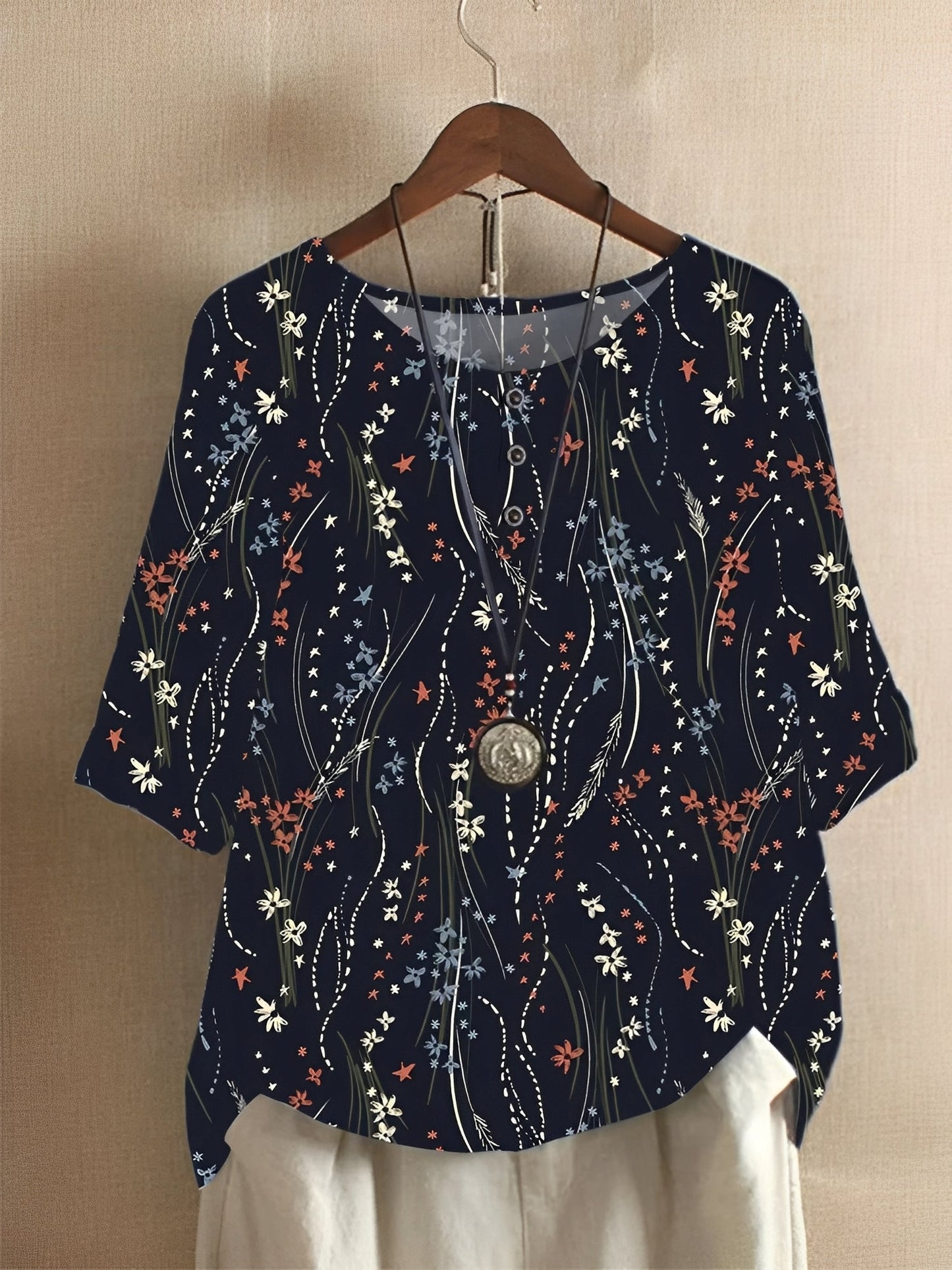 Hennie - Women's loose-fit shirt with print