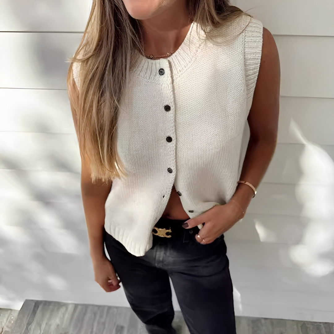 Vevian - Relaxed Buttoned Top