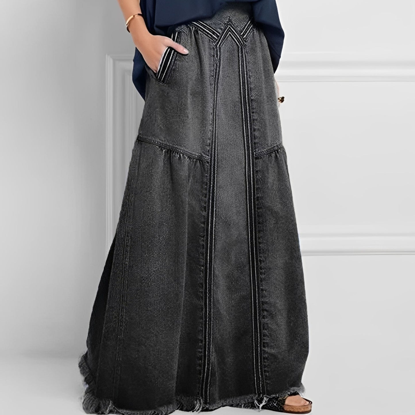 Nella - Trendy women's denim skirt with pocket