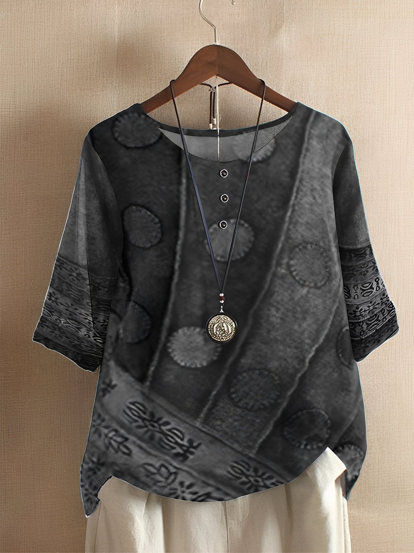 Hennie - Women's loose-fit shirt with print