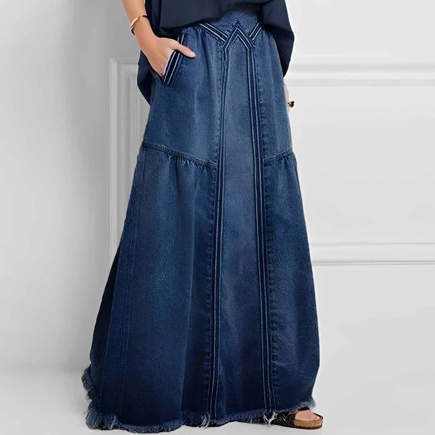 Nella - Trendy women's denim skirt with pocket