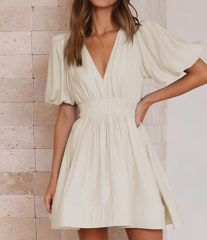 Caroline - Chic Short Dress
