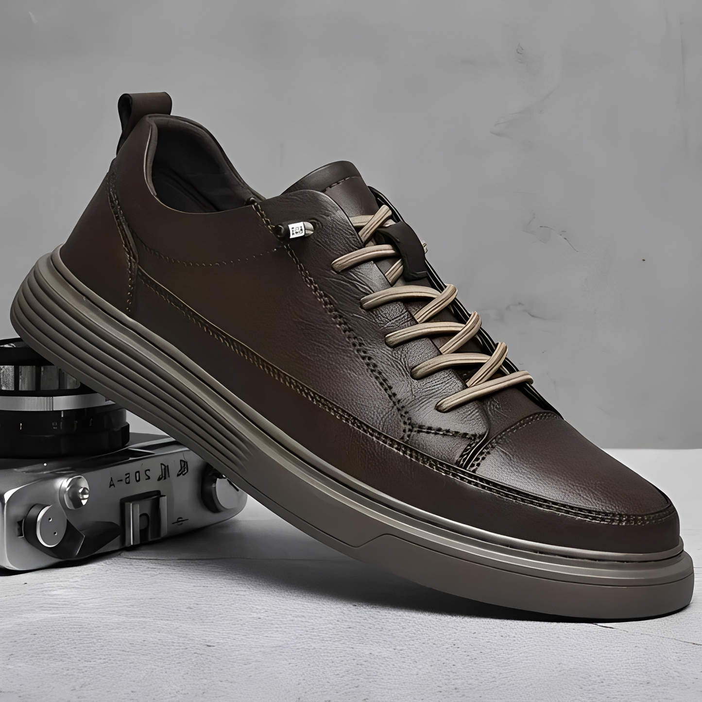 Romeo - Fashionable men's low-top sneakers